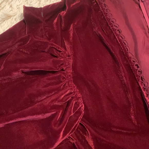 ASOS Design Curve beautiful Velvet Mini Dress with Circle Trim in Berry - Picture 6 of 7